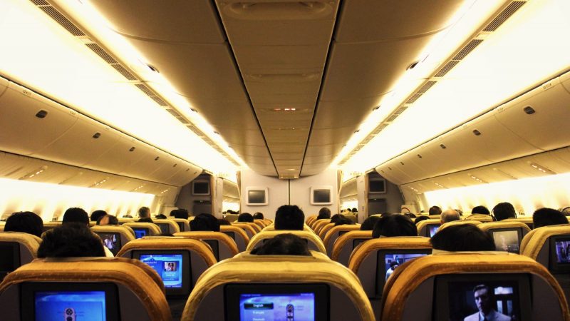 Which is The Best Airlines to Fly from USA to India? (Data Comparison + Reviews)